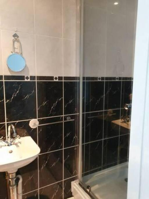 Orme View Dog Friendly Apartment Llandudno Luaran gambar